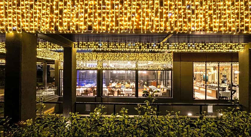 Movenpick Living Istanbul West