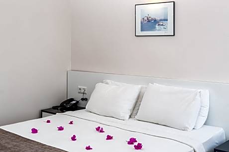 Standard Twin Room with Land View