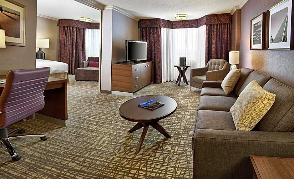 DoubleTree by Hilton West Edmonton