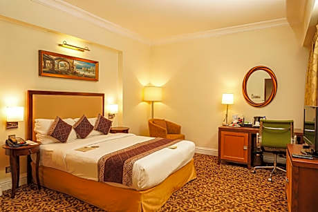 Royal King Room With Balcony with 10% discount on Food, 10% discount on Laundry, 10% discount on SPA