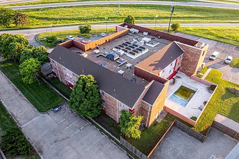 Coratel Plus Suites Wichita West Airport
