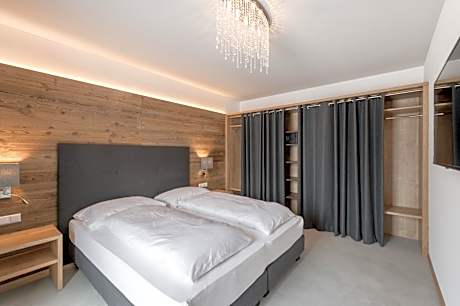 Suite with Balcony - Annex