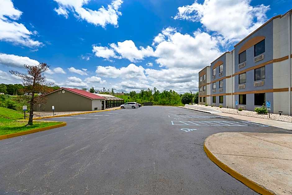 Econo Lodge London North