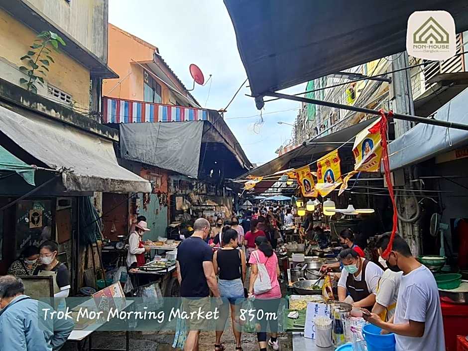 Non House Bangkok บ้านนอนโฮสเทล