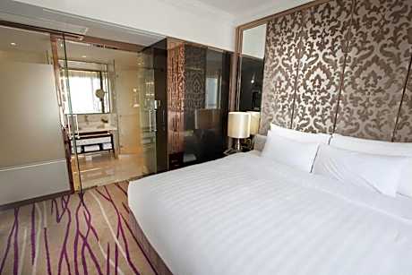 Executive Queen or Twin Suite with Race Course View