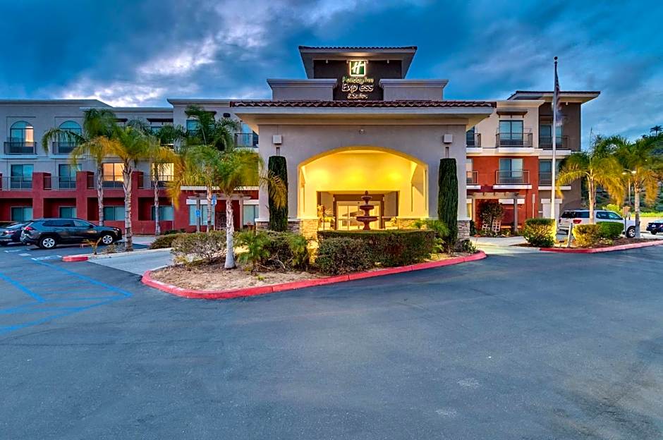Holiday Inn Express Hotel & Suites Lake Elsinore By IHG
