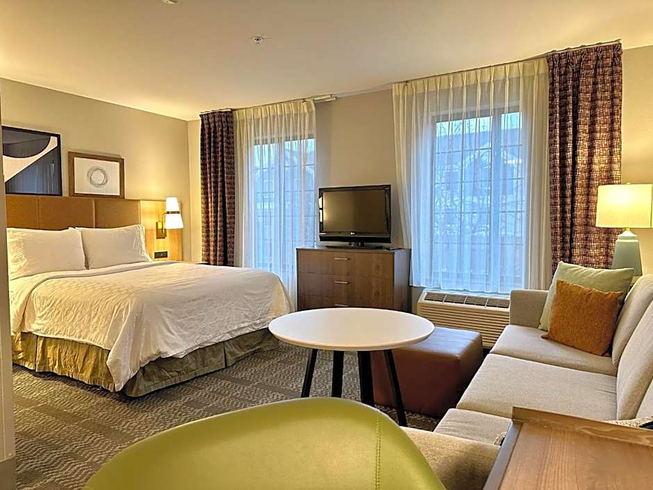 Staybridge Suites Milwaukee West-Oconomowoc By IHG