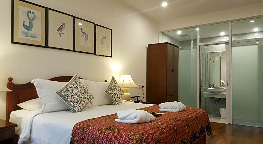 Heeren Straits Hotel