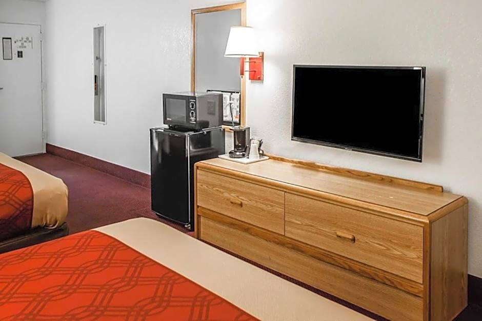 Econo Lodge Truman Inn