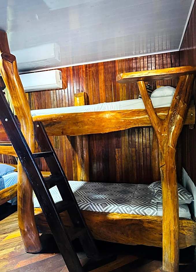 Hotel La Isla Inn