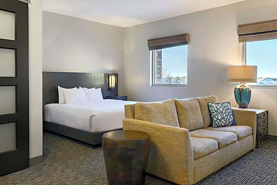 THE SOUTHLAKE HOTEL