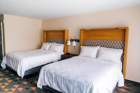 King Room with Two King Beds - Mobility Accessible with Roll In Shower/Non-Smoking