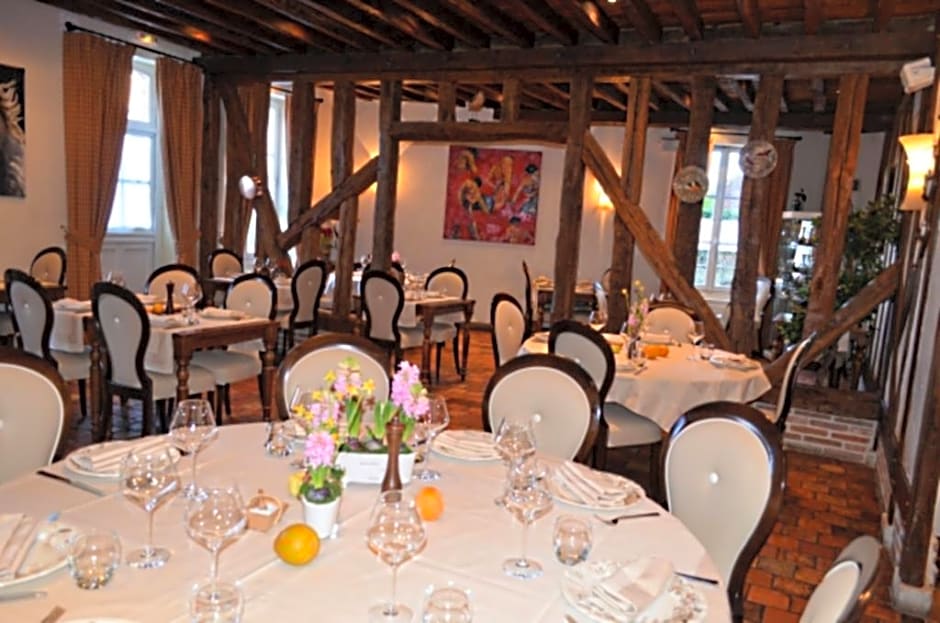 Logis Hotel Le Cheval Blanc