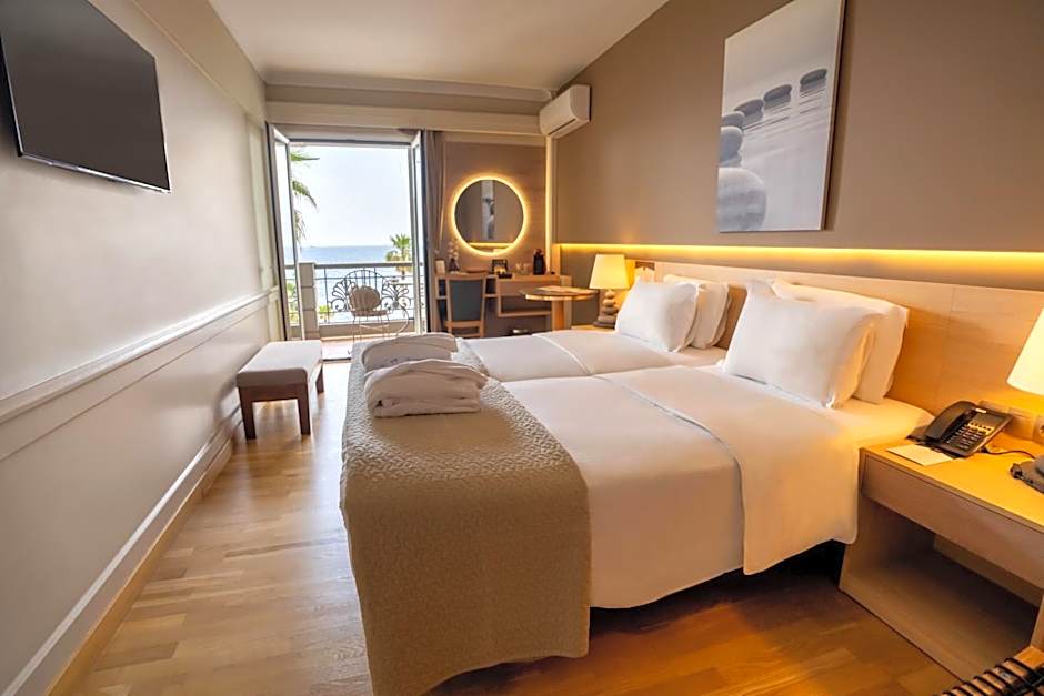 Photo 1 of 4 of 2 Twin Beds, Sea View