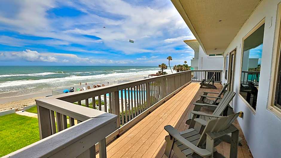 Driftwood Beach Motel