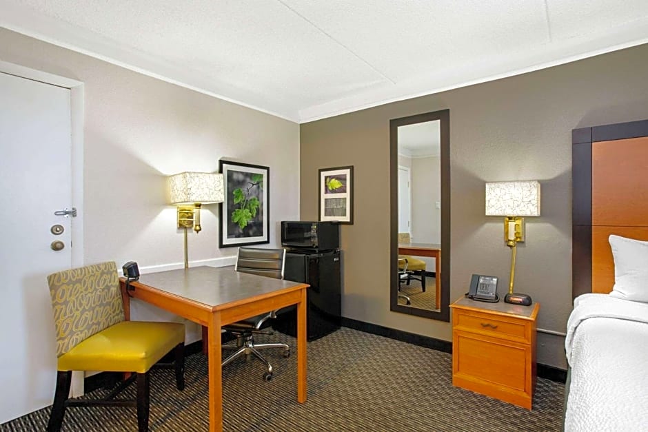 La Quinta Inn & Suites by Wyndham Denver  Golden