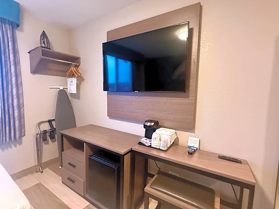 Days Inn by Wyndham Brooklyn Borough Park