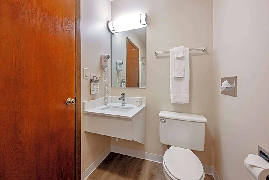 Super 8 by Wyndham Superior WI