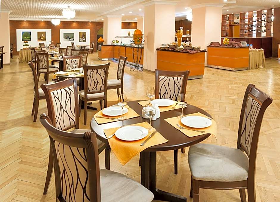 Ani Plaza Hotel
