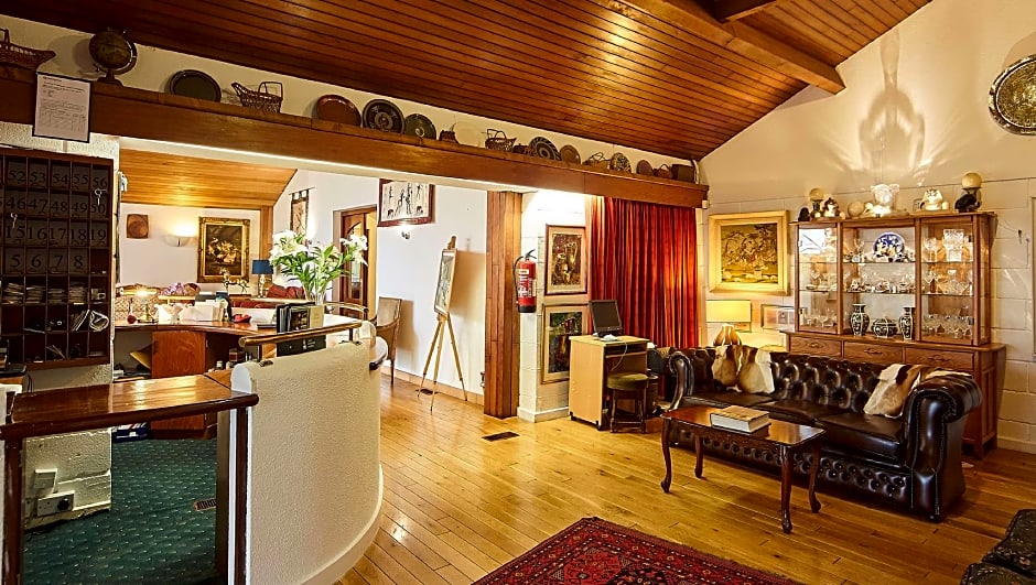 Cedar Lodge Hotel & Restaurant