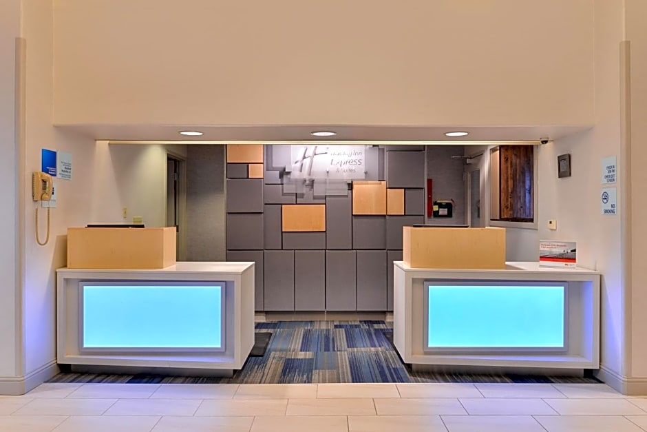Holiday Inn Express Woodland, an IHG Hotel