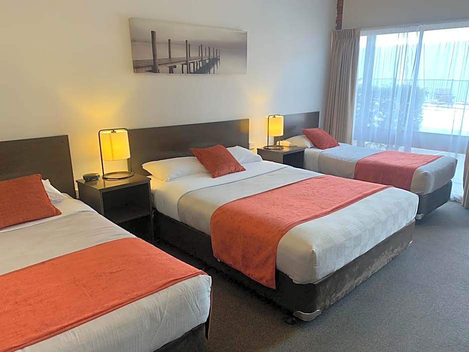 Ploughmans Motor Inn