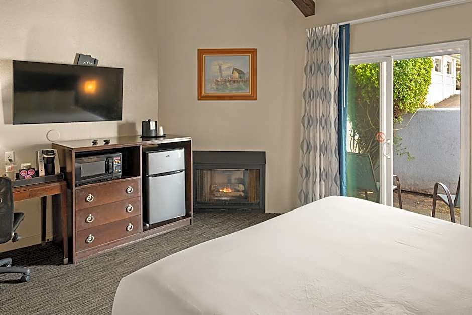 Cannery Row Inn