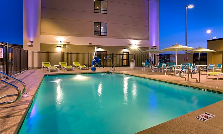 Holiday Inn Express & Suites Phoenix West - Buckeye By IHG