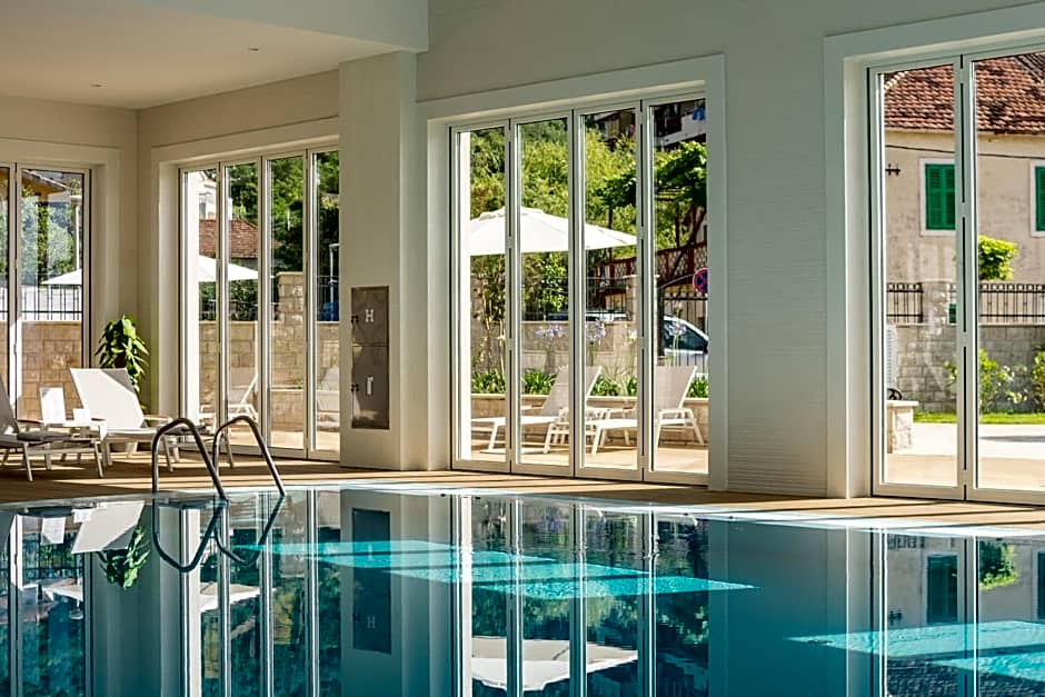 Lazure Hotel & Marina