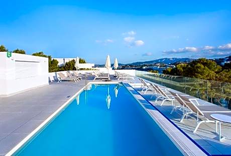 DOUBLE PREMIUM WITH POOL VIEW