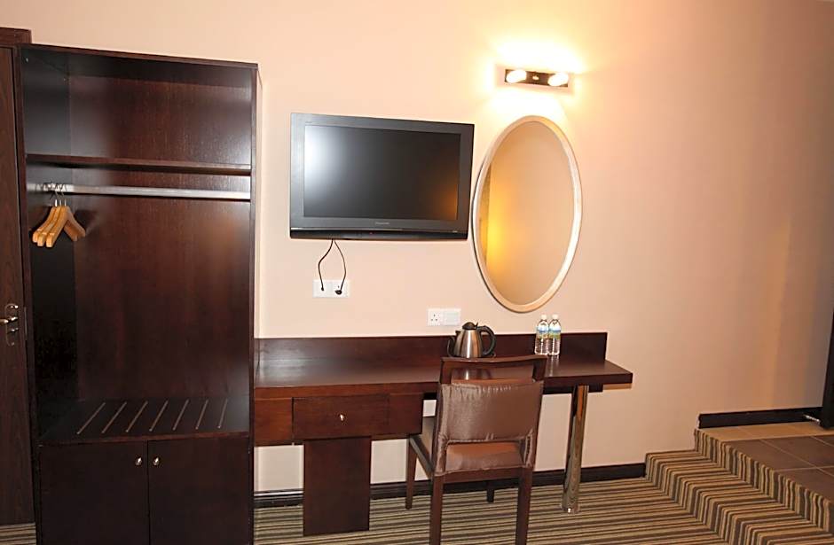 1 City Hotel
