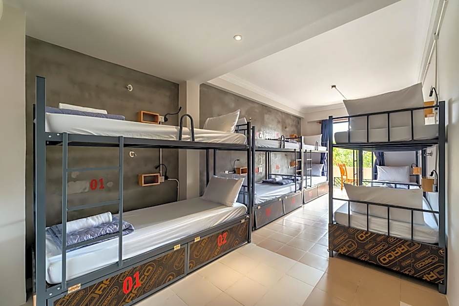 Harmony Old Town Hostel & Pool Bar