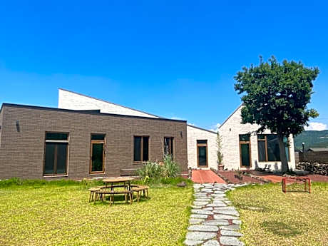 Mijeok Gonggam and Soso Gonggam Dokchae Pool Villa