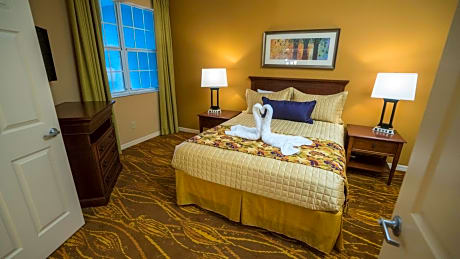 Luxury One-Bedroom Queen Suite