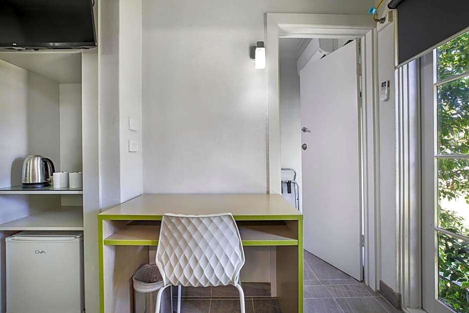 Nightcap at Skyways Hotel