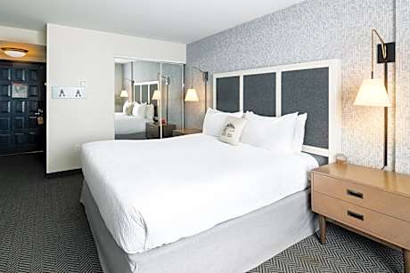 King Room with Mountain View