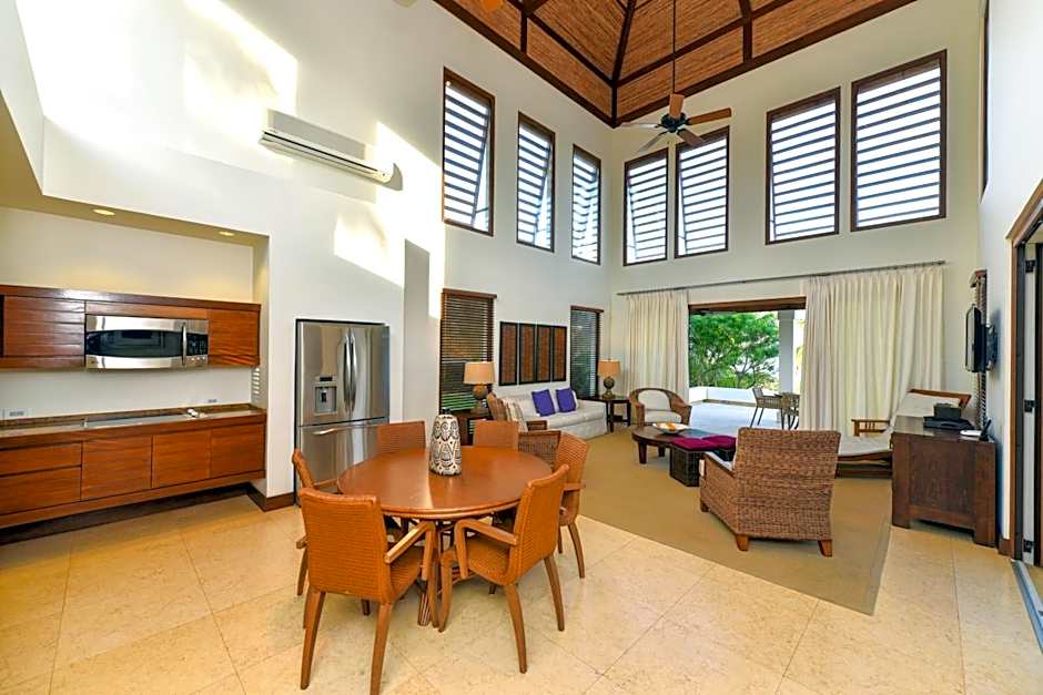 Las Verandas Hotel & Villas