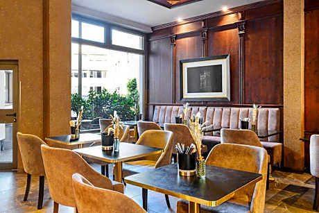 Kings Hotel First Class