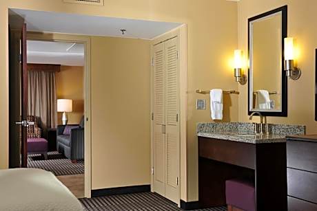 Two-Bedroom Suite with One King And Two Double Beds - Non-Smoking