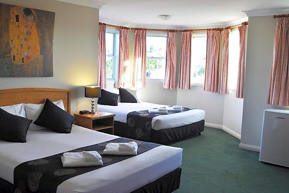 Meadowbrook Hotel