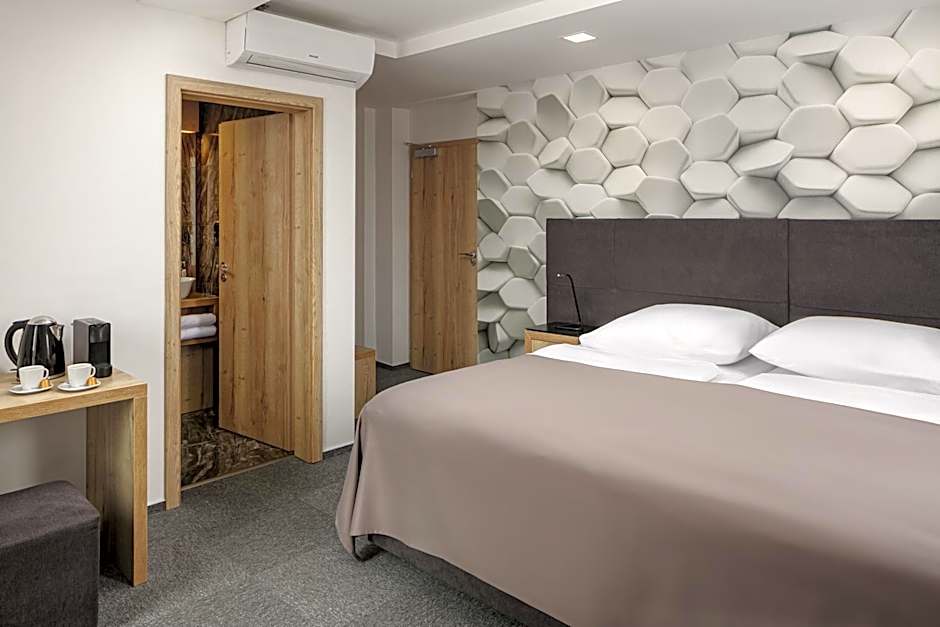 4 SMART HOTEL