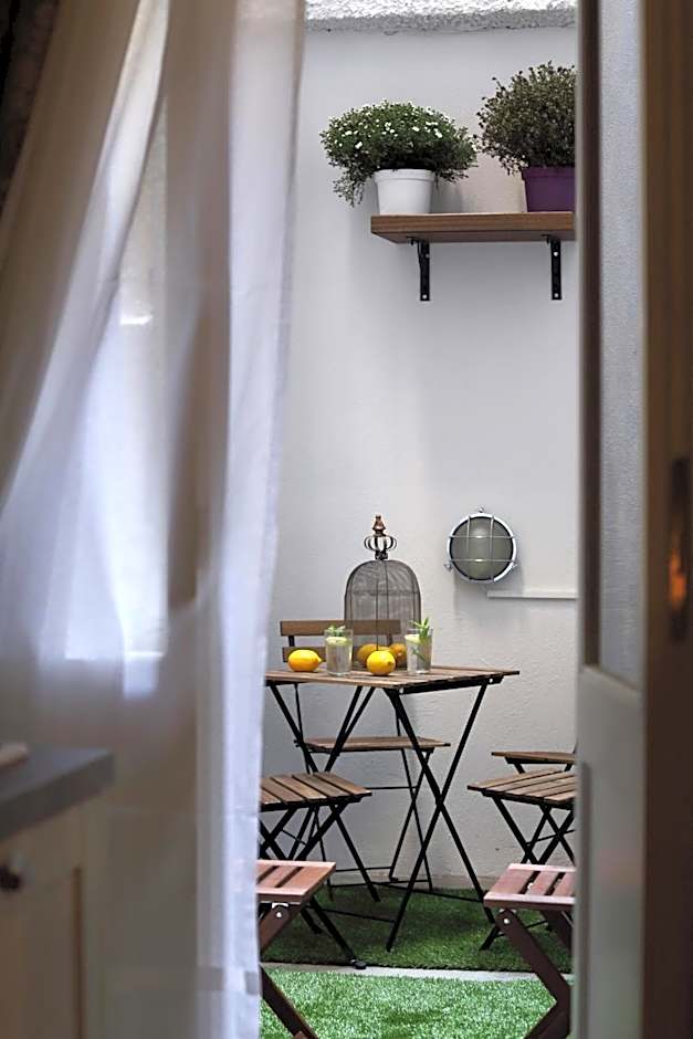 V1935 Luxurious Apartments