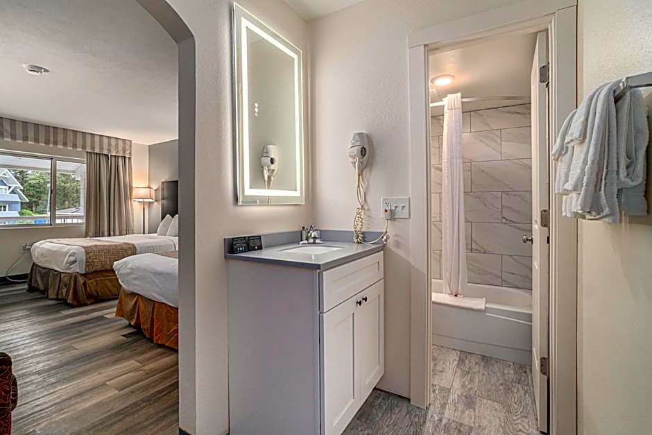 Travelodge by Wyndham Traverse City MI 