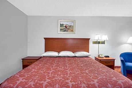 1 Queen Bed Studio Suite Smoking
