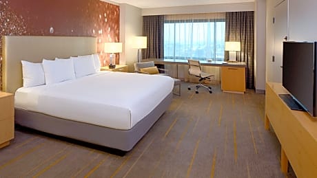 1 King Bed Club Access