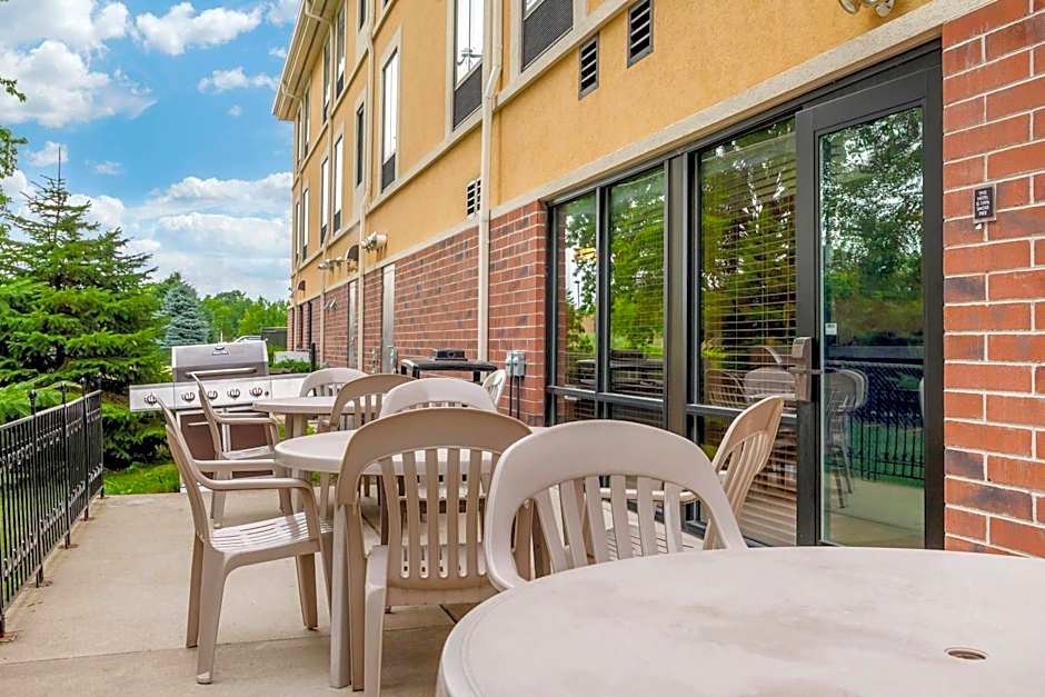 Sleep Inn & Suites Milwaukee Airport