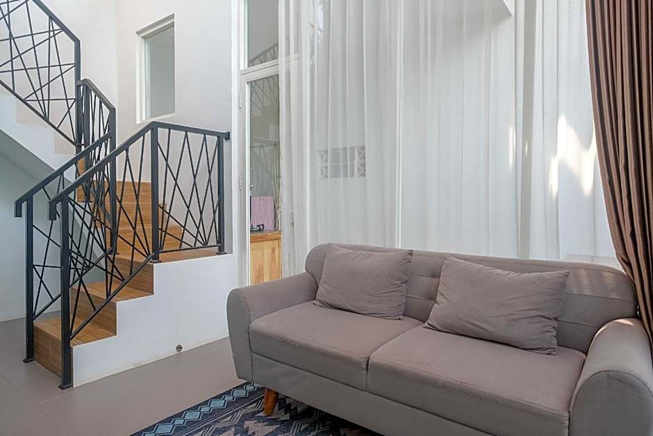 Aliandra Villa By The Lavana – Bangunjiwo, MN