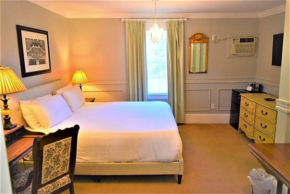 Bellevue Manor