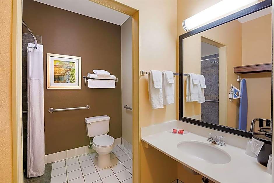 AmericInn by Wyndham Minot