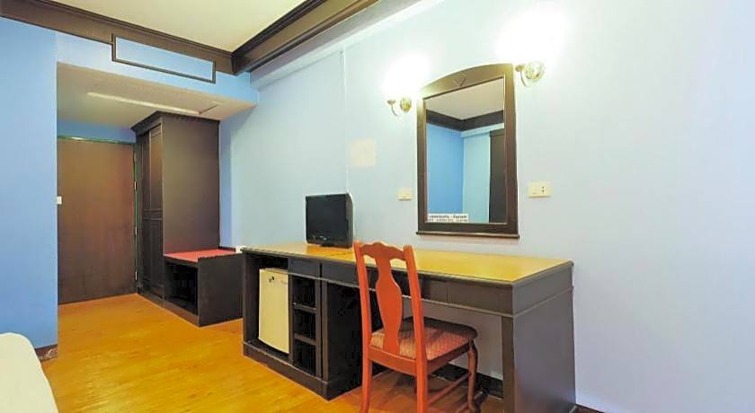 OYO 565 Trang Hotel